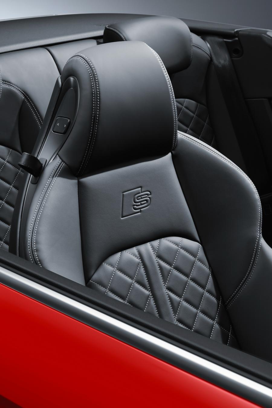 Детали интерьера Audi S5 Cabriolet 2017 года  (WW) (фото 22 из 53)